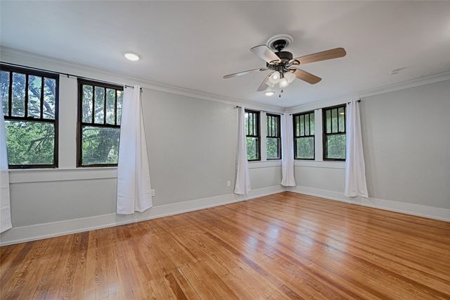 309 W Walnut Street, Whitewright, TX 75491