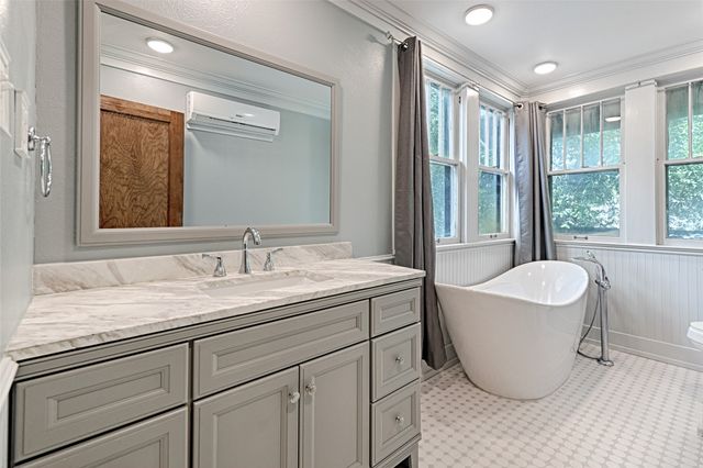 309 W Walnut Street, Whitewright, TX 75491