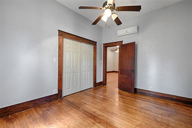 309 W Walnut Street, Whitewright, TX 75491