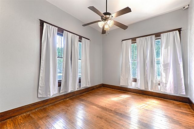 309 W Walnut Street, Whitewright, TX 75491