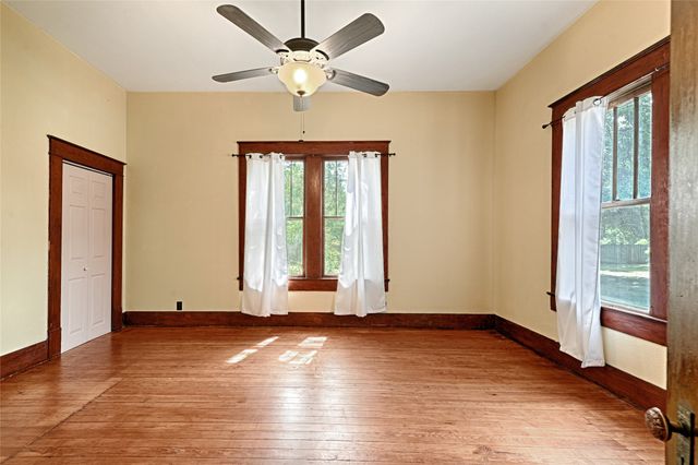 309 W Walnut Street, Whitewright, TX 75491