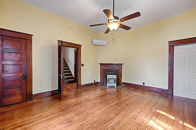 309 W Walnut Street, Whitewright, TX 75491