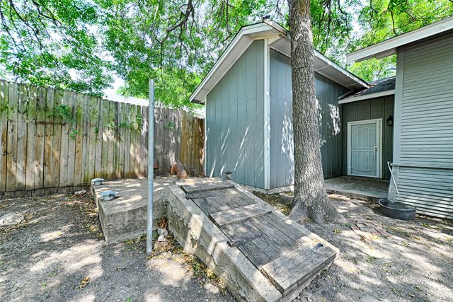 309 W Walnut Street, Whitewright, TX 75491
