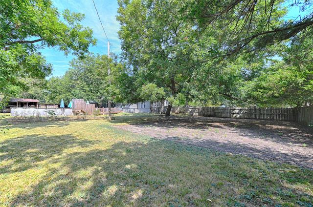 309 W Walnut Street, Whitewright, TX 75491