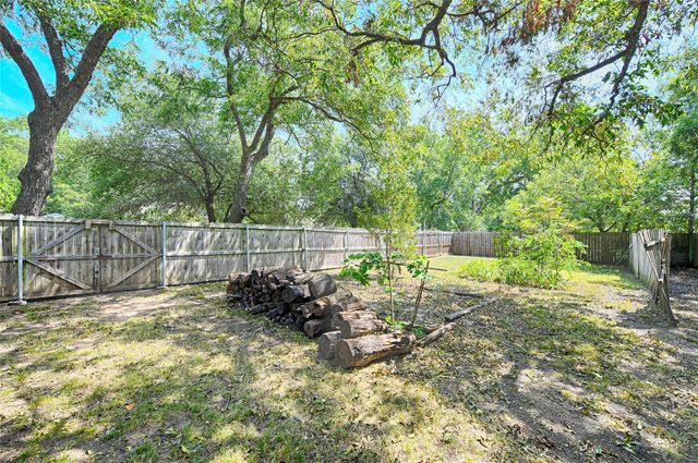 309 W Walnut Street, Whitewright, TX 75491