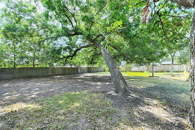 309 W Walnut Street, Whitewright, TX 75491