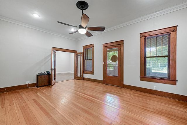 309 W Walnut Street, Whitewright, TX 75491