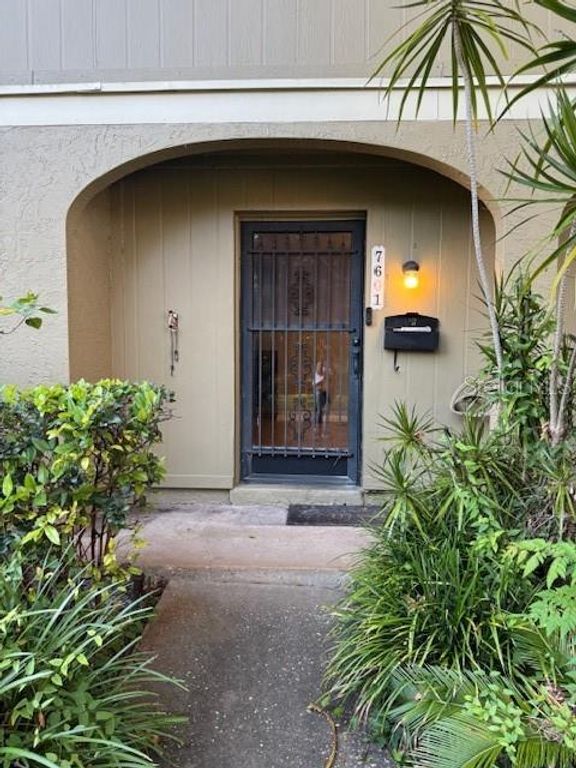 7601 W DELEON COURT, Tampa, FL 33615