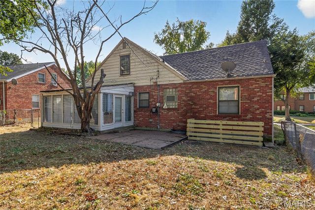 7419 Woodland Way, Pasadena Hills, MO 63121