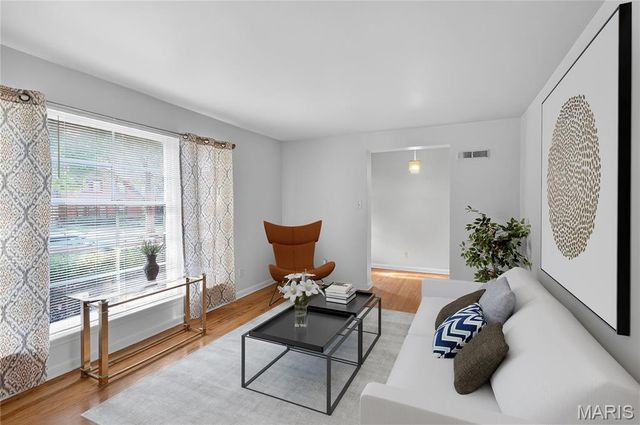 7419 Woodland Way, Pasadena Hills, MO 63121