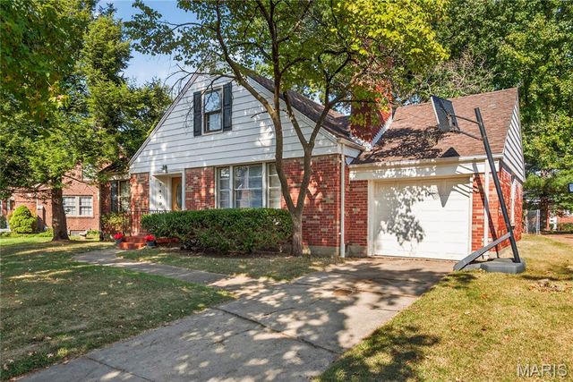 7419 Woodland Way, Pasadena Hills, MO 63121