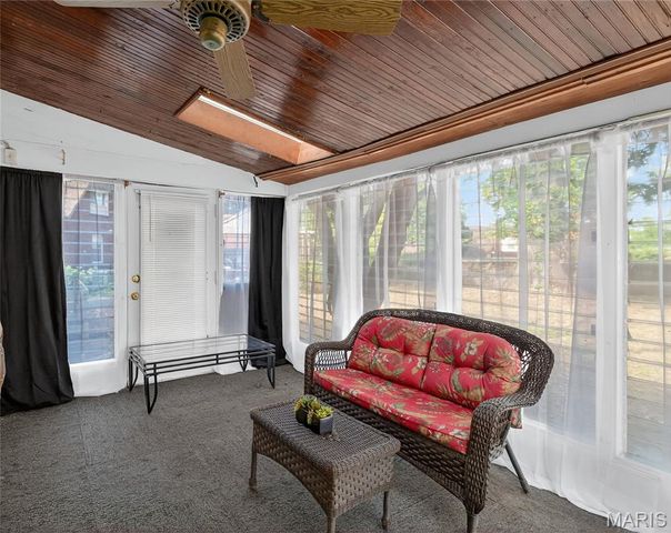 7419 Woodland Way, Pasadena Hills, MO 63121