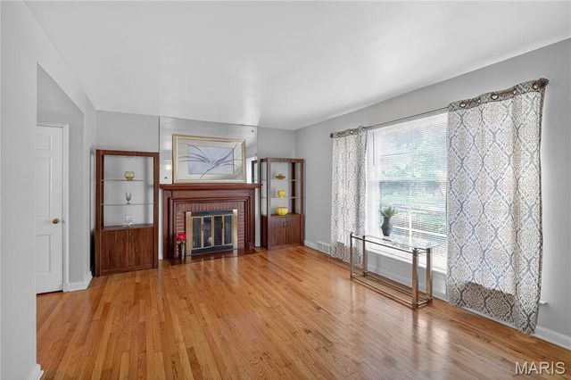 7419 Woodland Way, Pasadena Hills, MO 63121