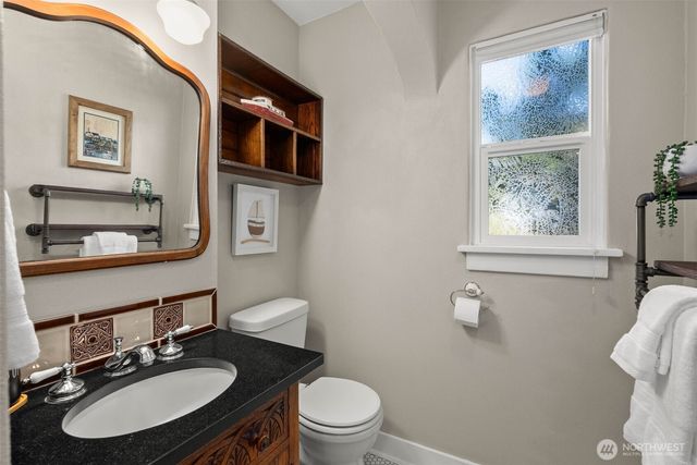 18897 4th Avenue NE, Poulsbo, WA 98370