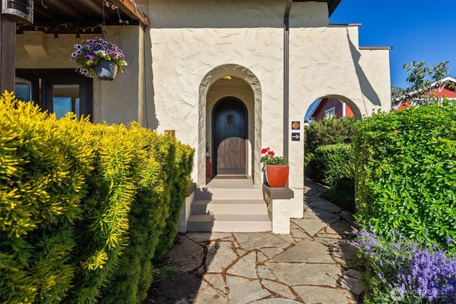 18897 4th Avenue NE, Poulsbo, WA 98370