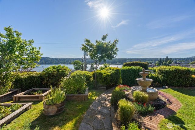 18897 4th Avenue NE, Poulsbo, WA 98370