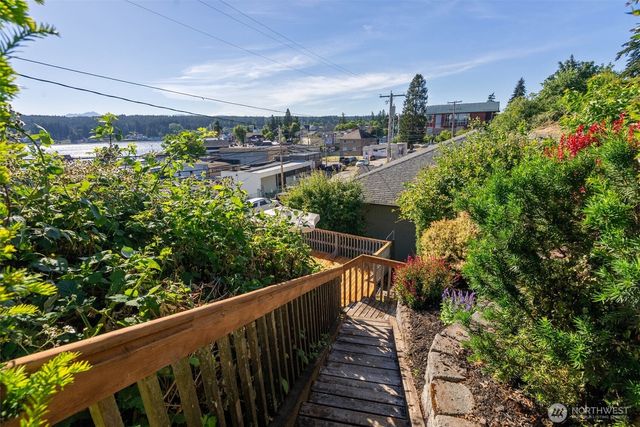18897 4th Avenue NE, Poulsbo, WA 98370