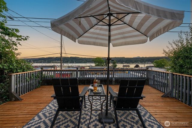 18897 4th Avenue NE, Poulsbo, WA 98370
