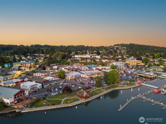 18897 4th Avenue NE, Poulsbo, WA 98370