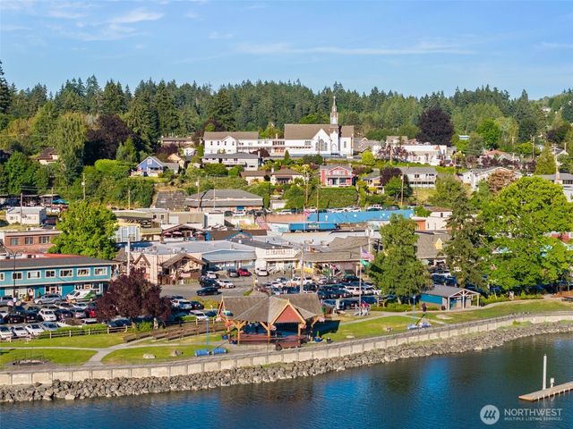 18897 4th Avenue NE, Poulsbo, WA 98370