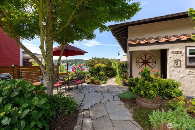18897 4th Avenue NE, Poulsbo, WA 98370
