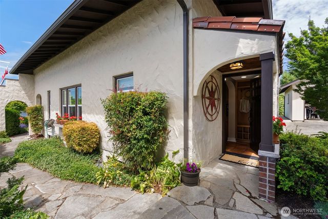 18897 4th Avenue NE, Poulsbo, WA 98370