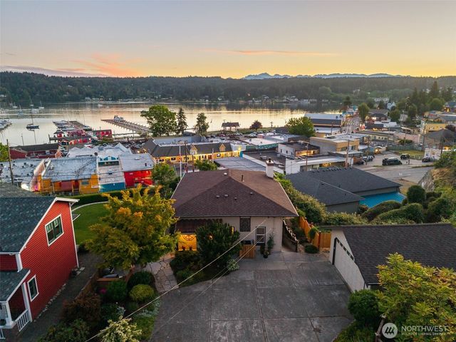 18897 4th Avenue NE, Poulsbo, WA 98370