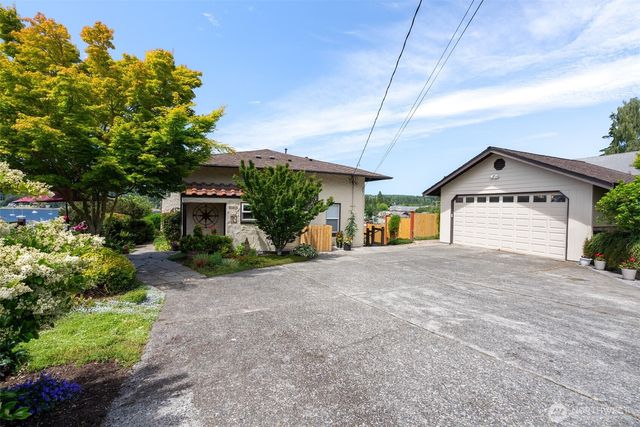 18897 4th Avenue NE, Poulsbo, WA 98370