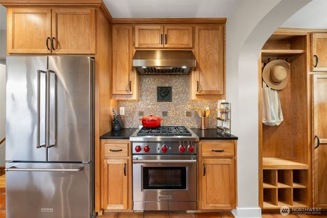 18897 4th Avenue NE, Poulsbo, WA 98370