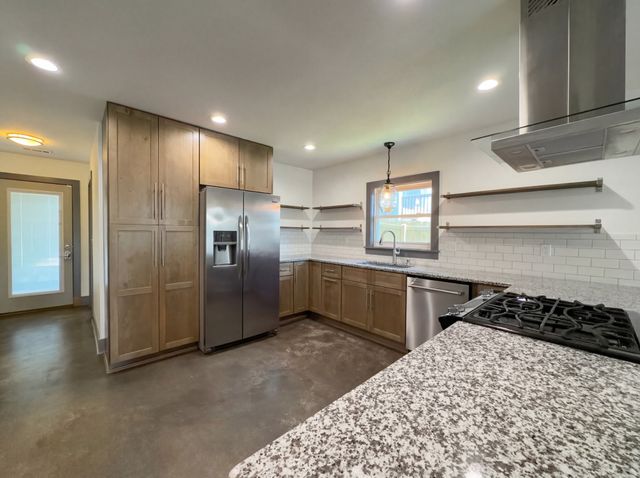 1067 Zophi St, Nashville, TN 37216