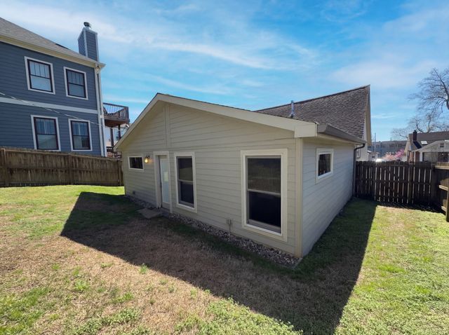 1067 Zophi St, Nashville, TN 37216