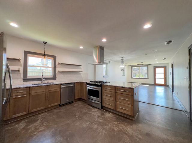 1067 Zophi St, Nashville, TN 37216