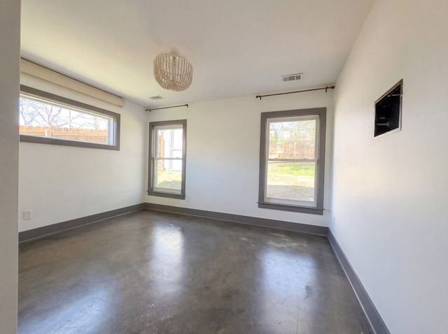 1067 Zophi St, Nashville, TN 37216