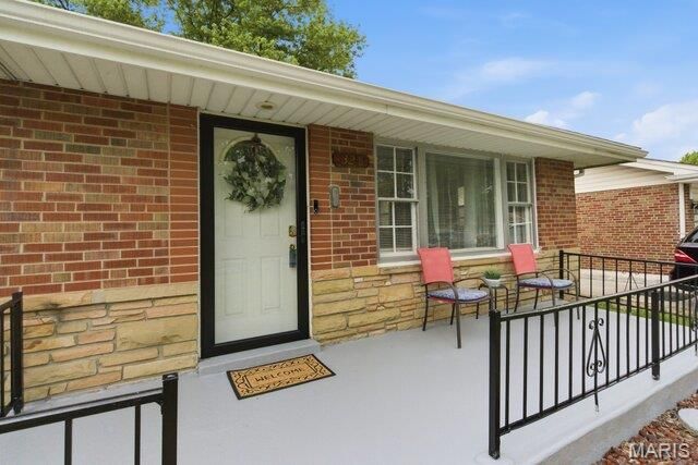 328 S Dellwood Drive, Ferguson, MO 63135