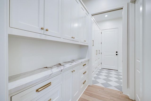 2031 Saxon Drive, Houston, TX 77018
