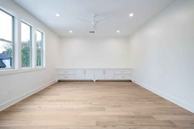 2031 Saxon Drive, Houston, TX 77018