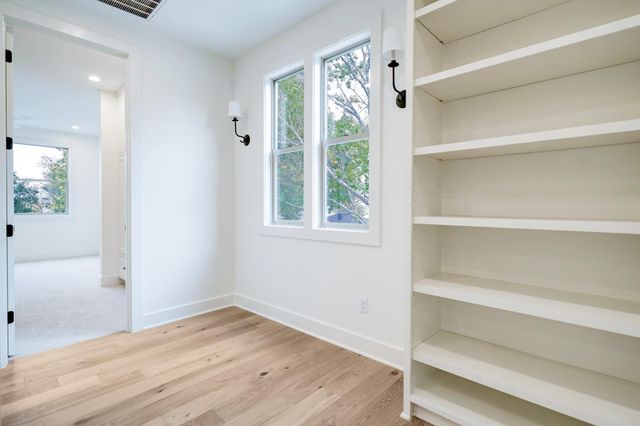 2031 Saxon Drive, Houston, TX 77018