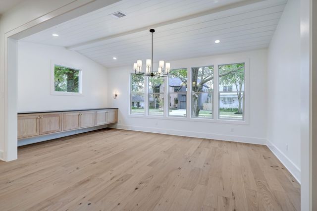 2031 Saxon Drive, Houston, TX 77018
