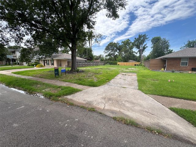 2031 Saxon Drive, Houston, TX 77018