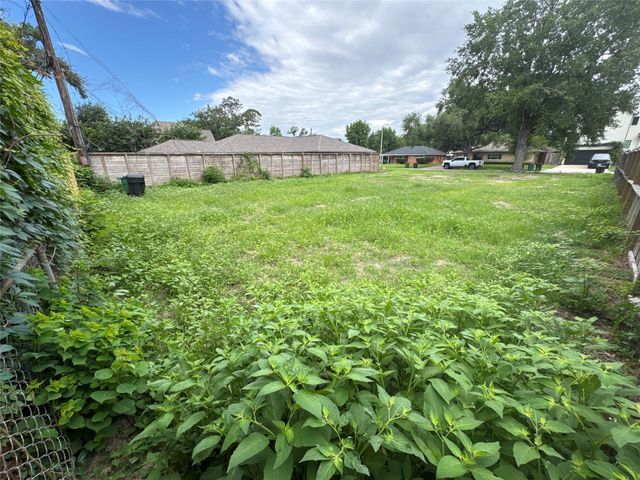 2031 Saxon Drive, Houston, TX 77018