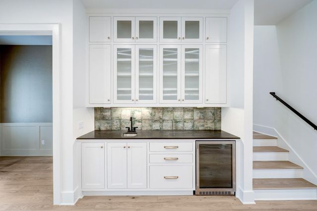 2031 Saxon Drive, Houston, TX 77018
