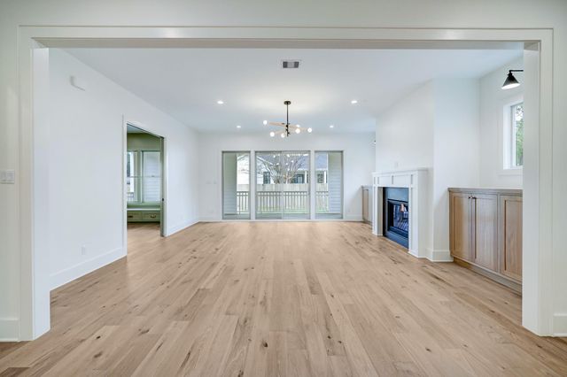2031 Saxon Drive, Houston, TX 77018