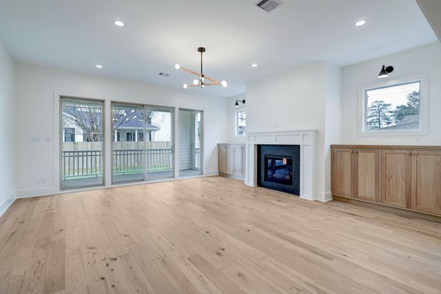2031 Saxon Drive, Houston, TX 77018