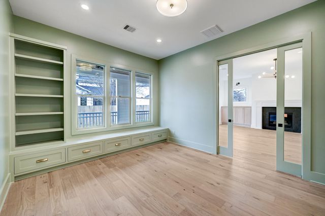 2031 Saxon Drive, Houston, TX 77018