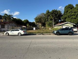 1121 NW 2nd St, Miami, FL 33128