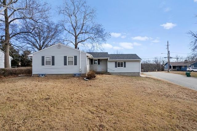 737 N Nettleton Avenue, Bonner Springs, KS 66012