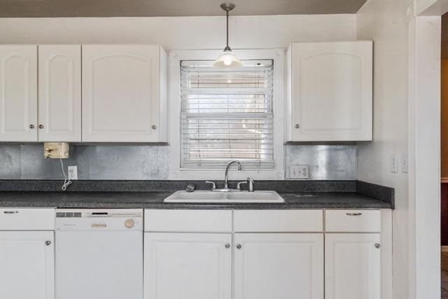 737 N Nettleton Avenue, Bonner Springs, KS 66012