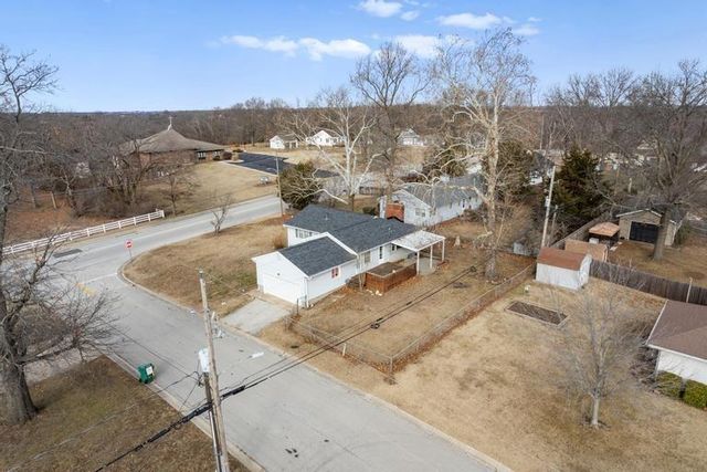 737 N Nettleton Avenue, Bonner Springs, KS 66012