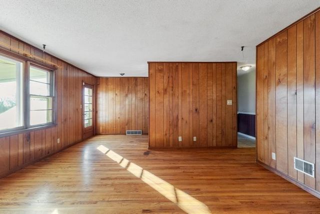 737 N Nettleton Avenue, Bonner Springs, KS 66012