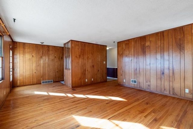 737 N Nettleton Avenue, Bonner Springs, KS 66012